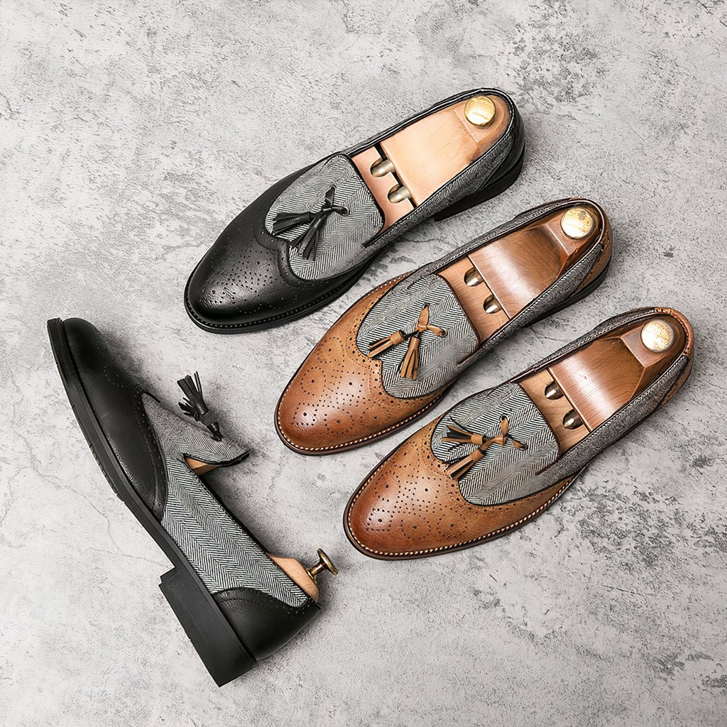 Elegant two-material loafers with tassels