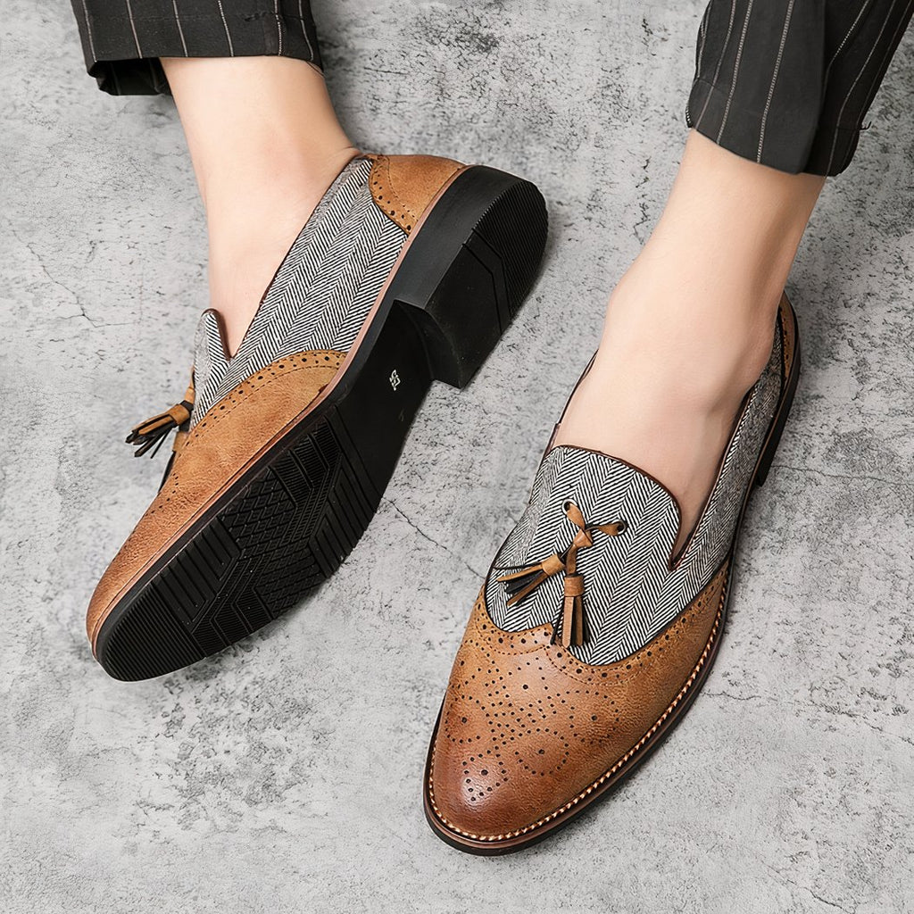 Elegant two-material loafers with tassels