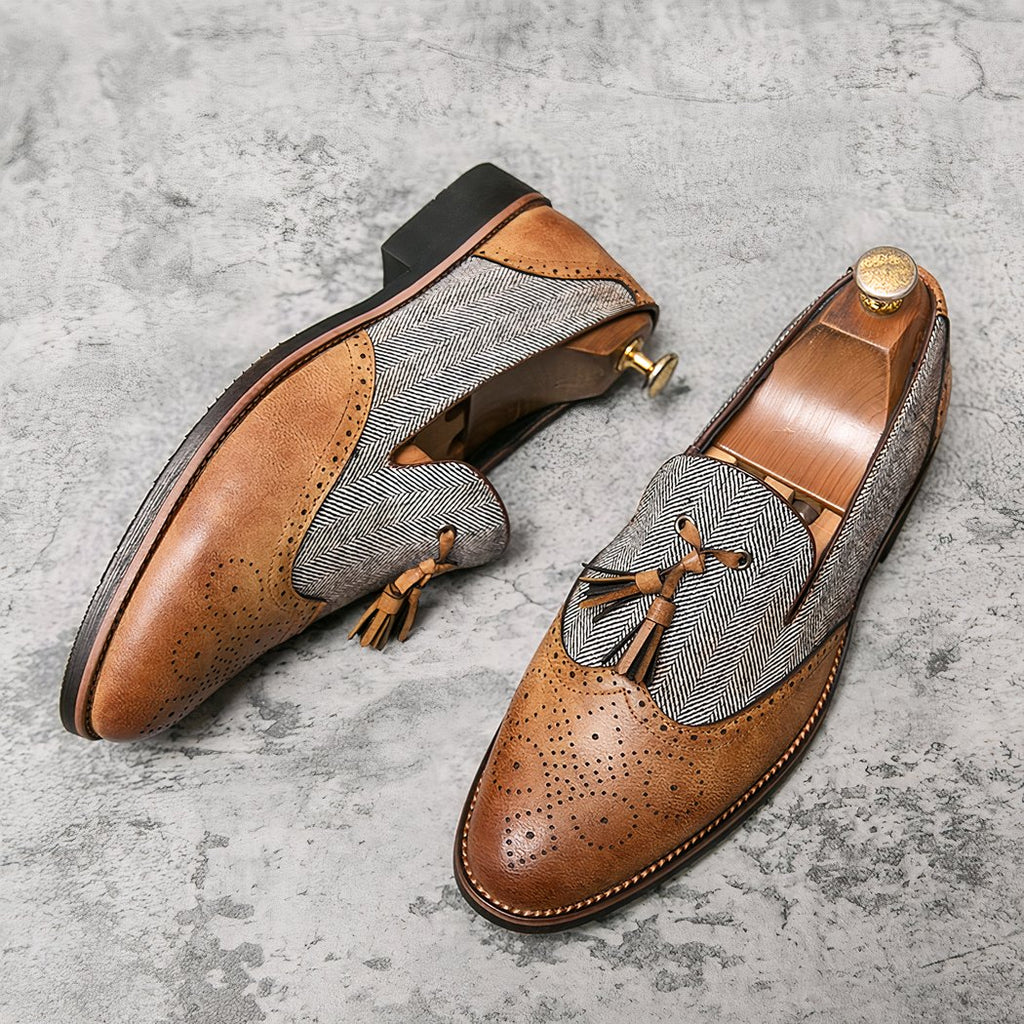 Elegant two-material loafers with tassels
