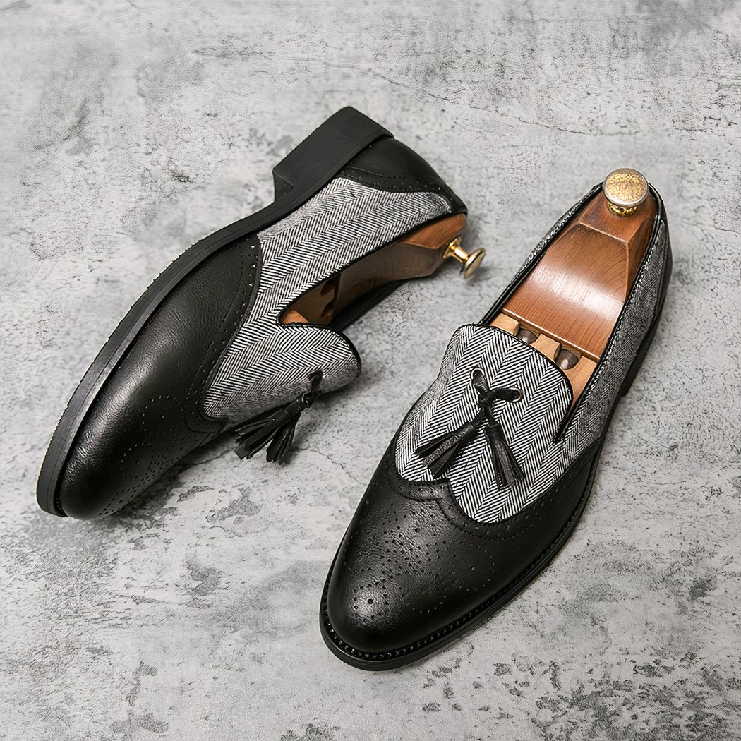 Elegant two-material loafers with tassels