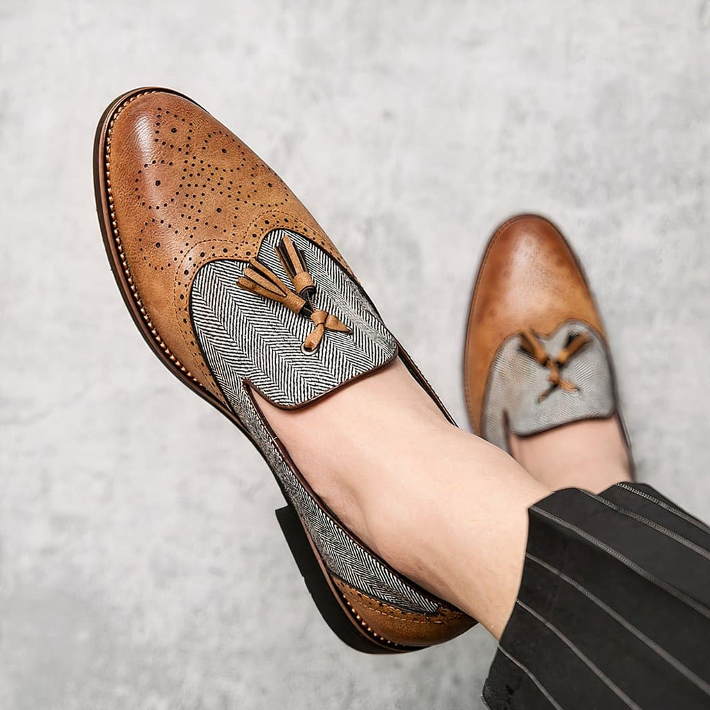Elegant two-material loafers with tassels
