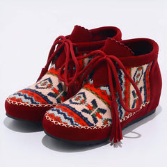 Indian moccasins with ethnic motifs, Red