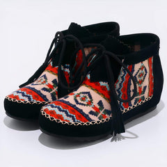 Indian moccasins with ethnic motifs, Black