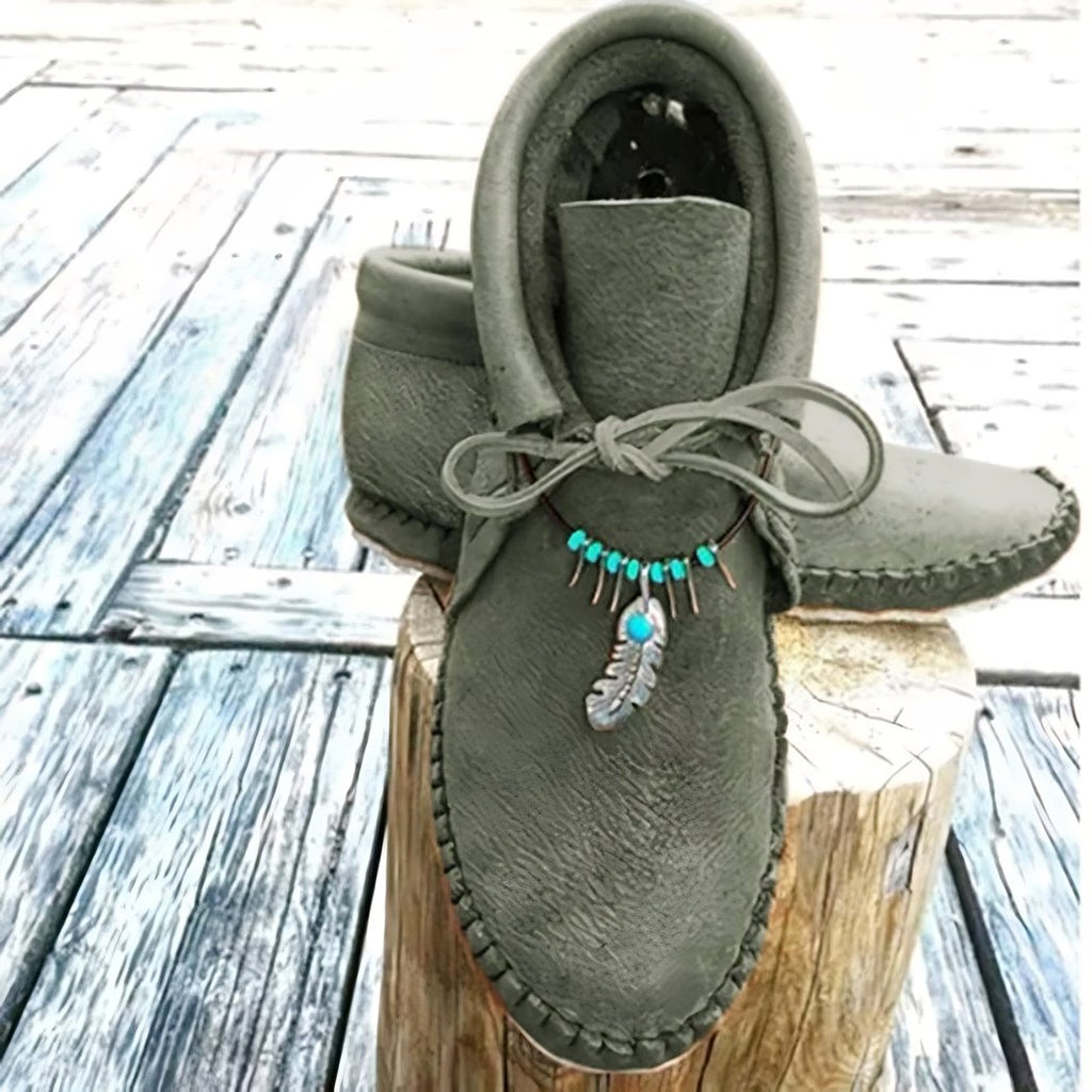 Indian faux leather moccasins with a jewel
