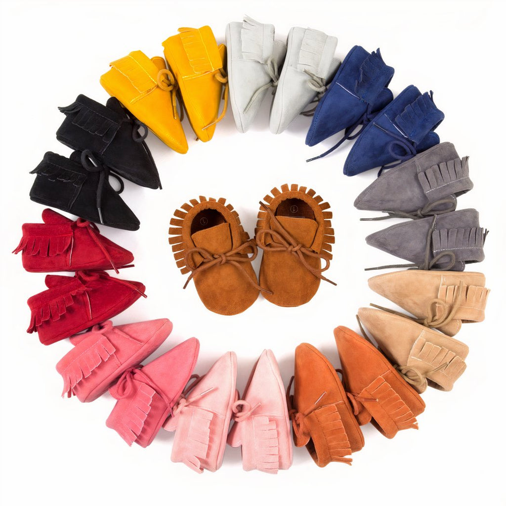 Lace-up baby moccasins with bangs