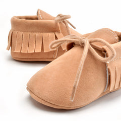 Lace-up baby moccasins with bangs, Beige