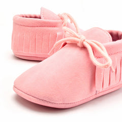 Lace-up baby moccasins with bangs, Pink