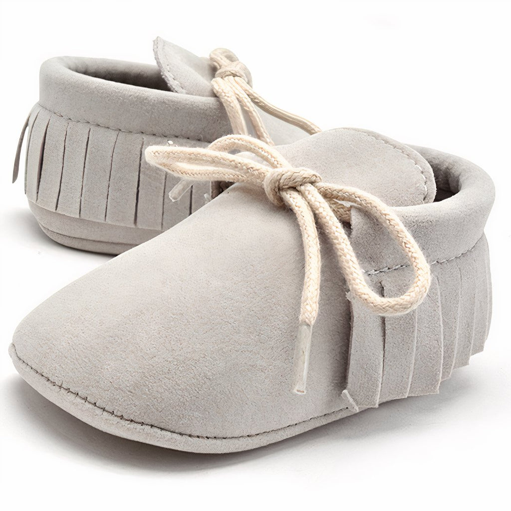 Lace-up baby moccasins with bangs