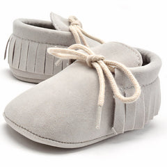 Lace-up baby moccasins with bangs, Silver