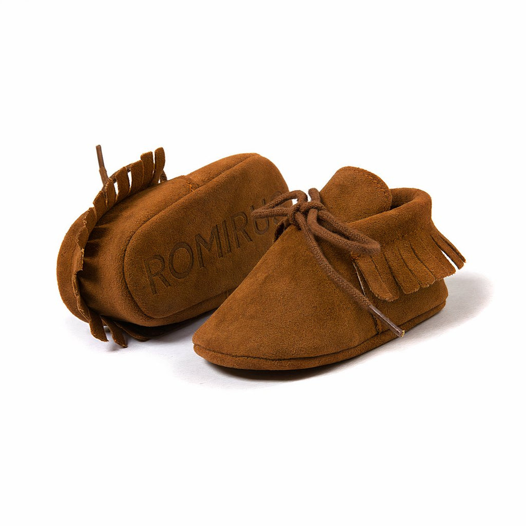 Lace-up baby moccasins with bangs
