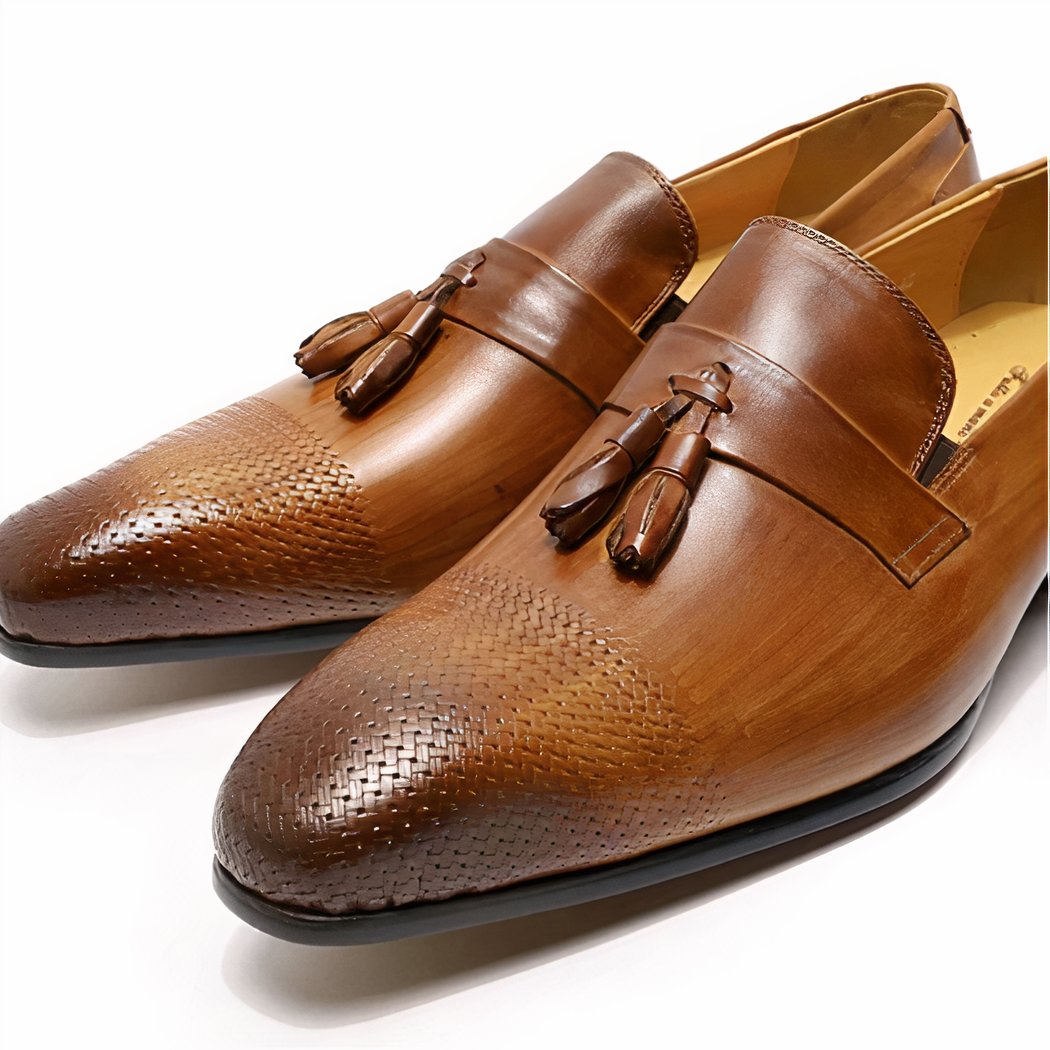 Leather tassel loafers with elegant design for men