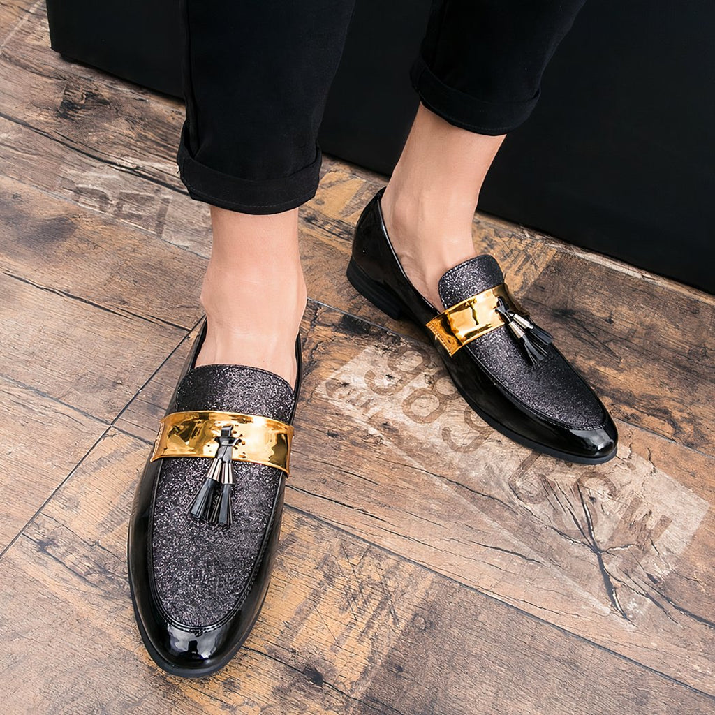 Men's synthetic leather tassel loafers with gold band