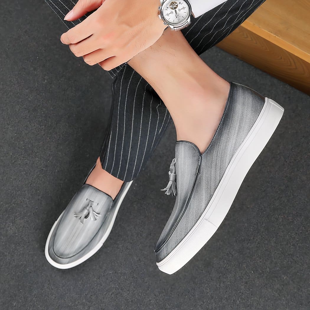 Men's synthetic leather tassel loafers with white soles