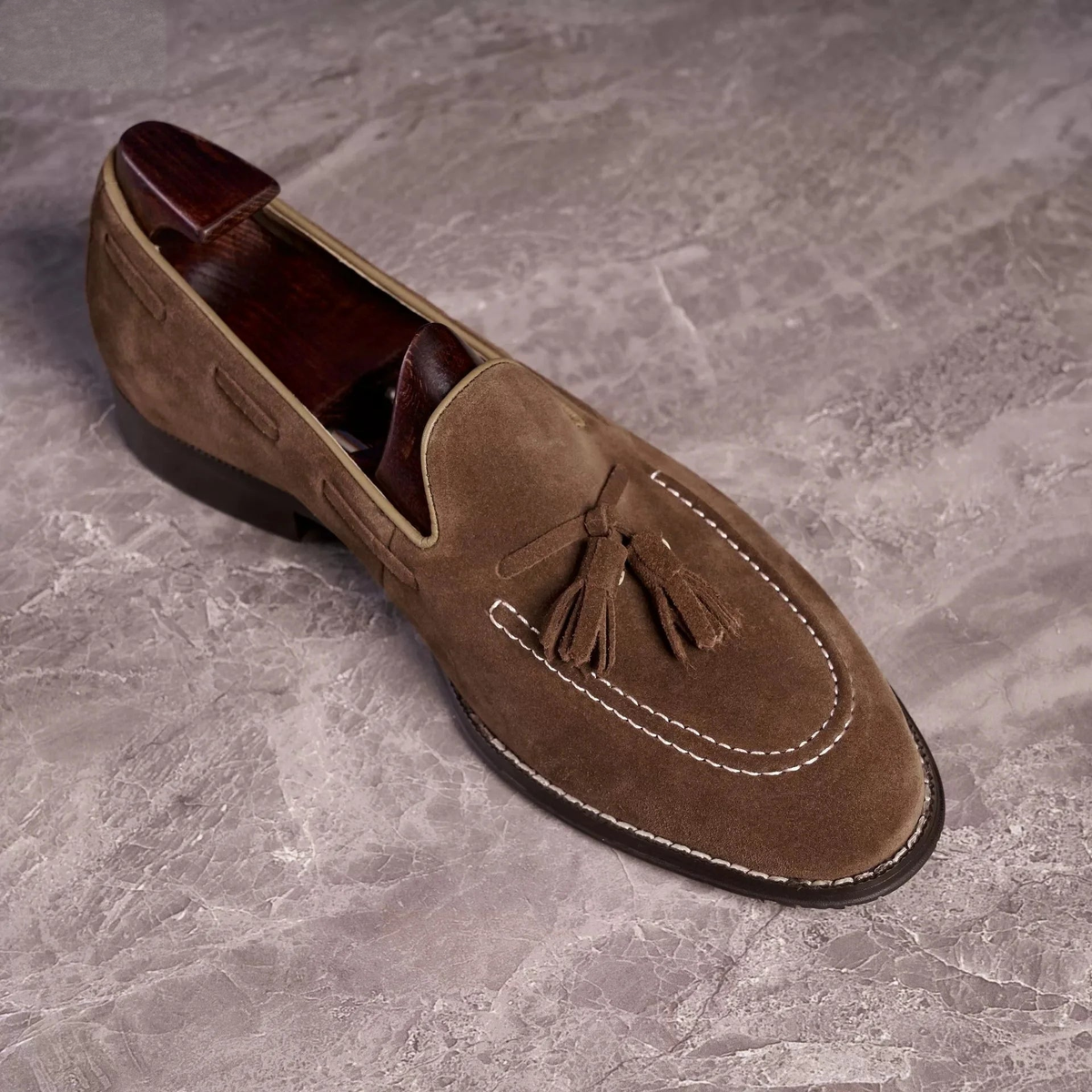 Men's suede tassel loafer in Dark brown