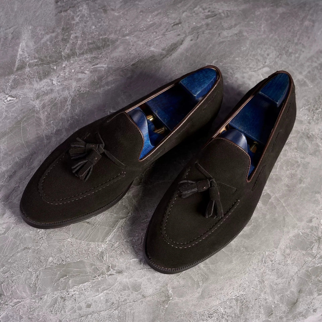 Men's suede tassel loafer in Brown