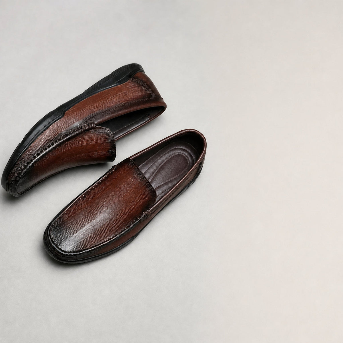 Flexible sole of men's loafer