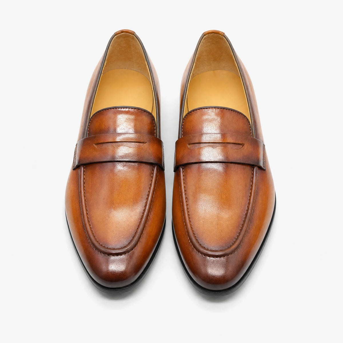 Men's hand-patinated leather penny loafer in Dark brown Image