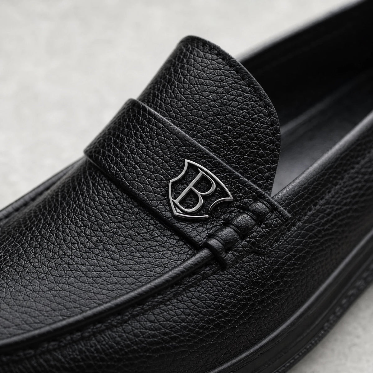 Black grained leather moccasin with support tab