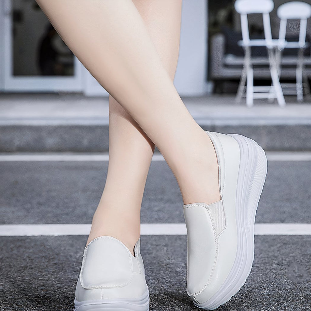 Orthopedic loafers in imitation leather with platform