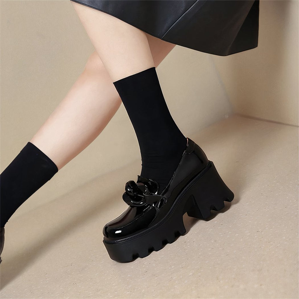 Patent loafers with thick sole and big buckle
