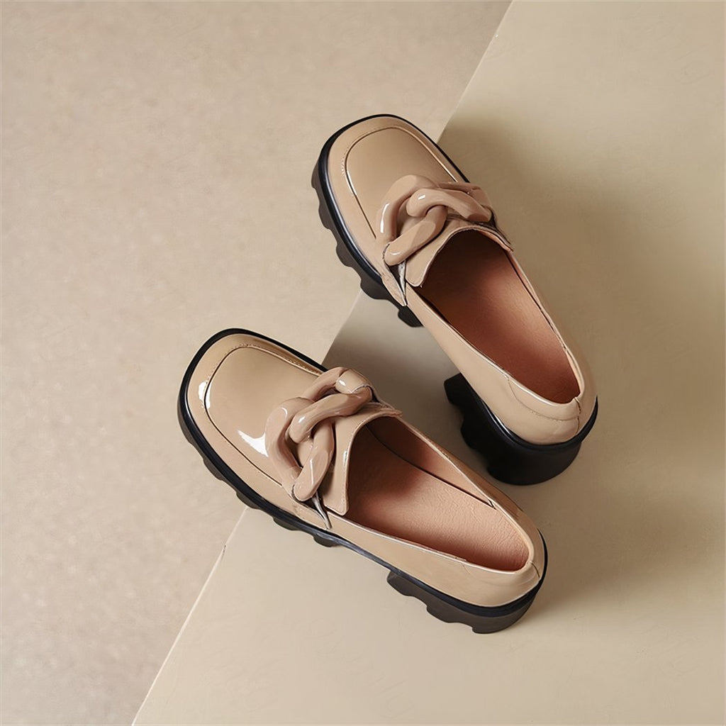 Patent loafers with thick sole and big buckle