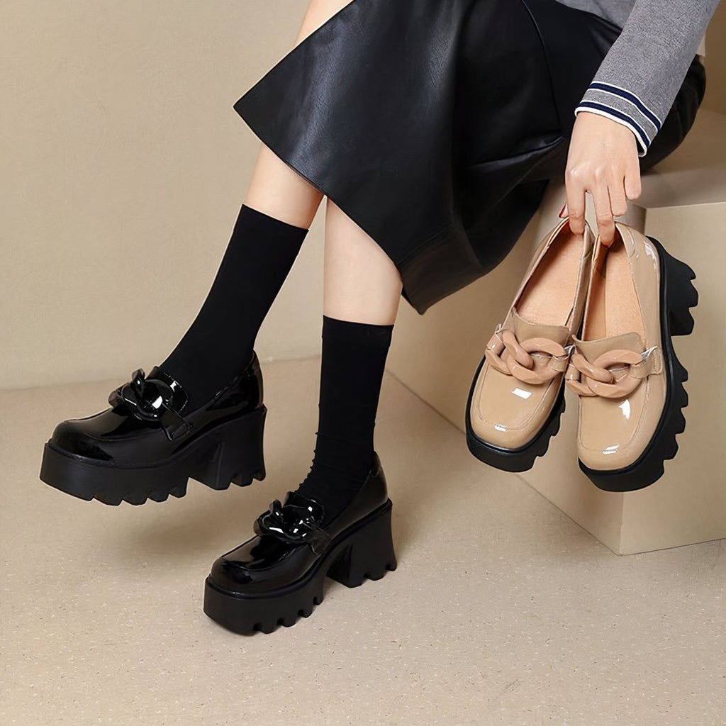 Patent loafers with thick sole and big buckle
