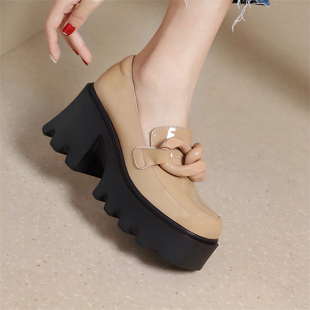 Patent loafers with thick sole and big buckle