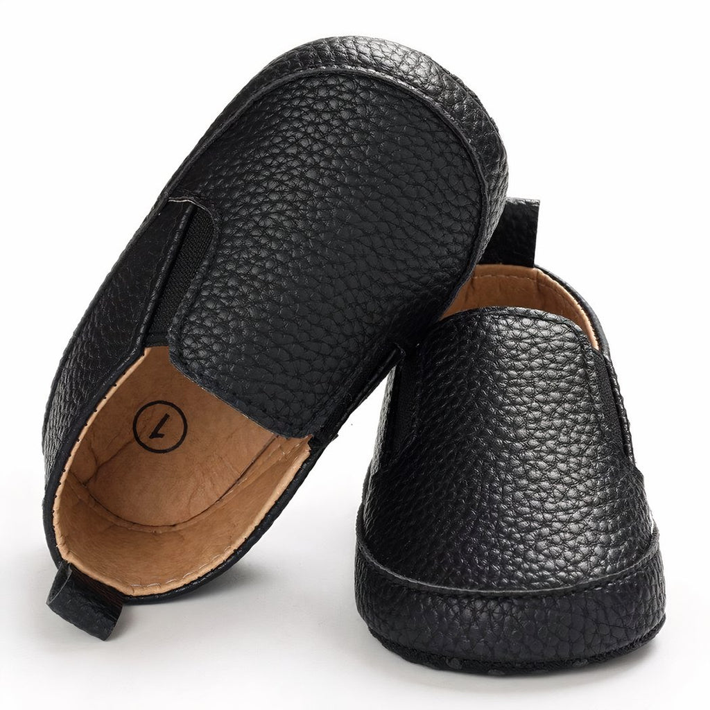 Plain synthetic leather slip-on moccasins for babies