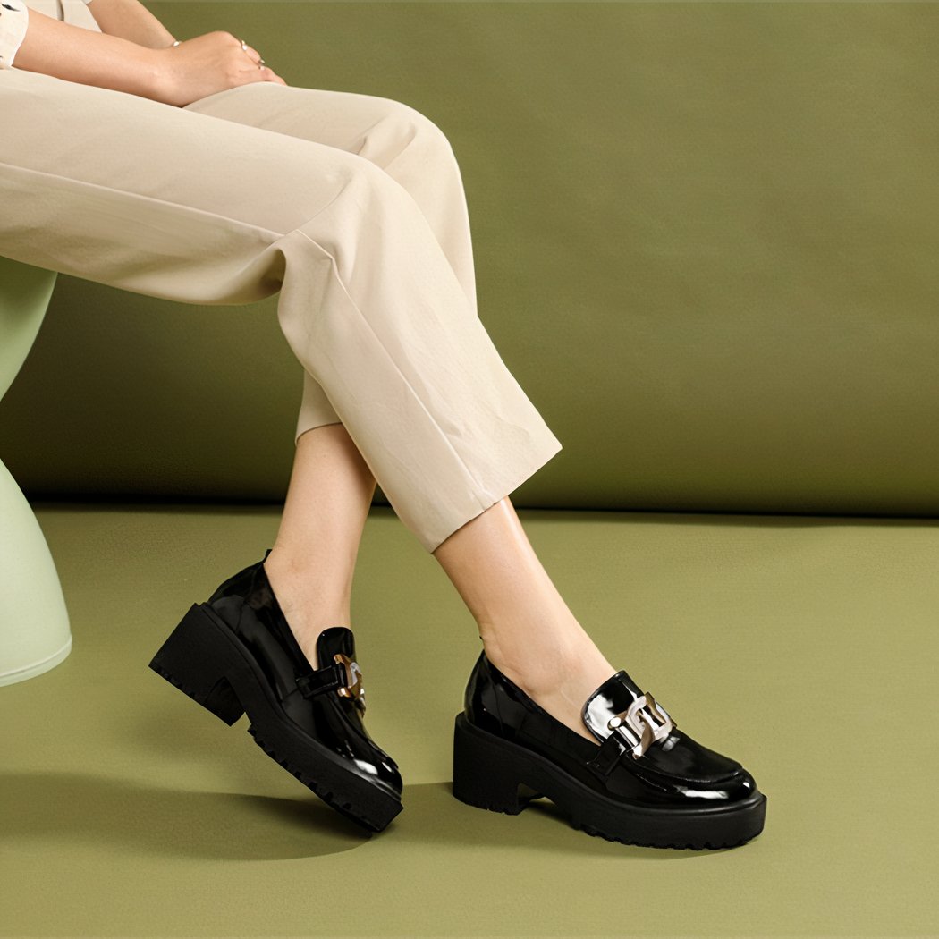 Platform loafers with sparkling gold chain for women