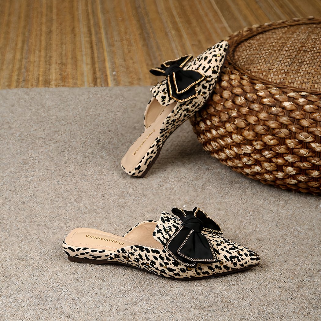 Pointed loafers with bow and leopard print
