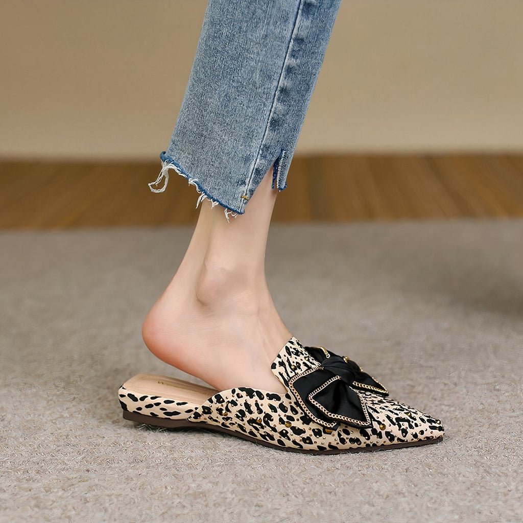 Pointed loafers with bow and leopard print
