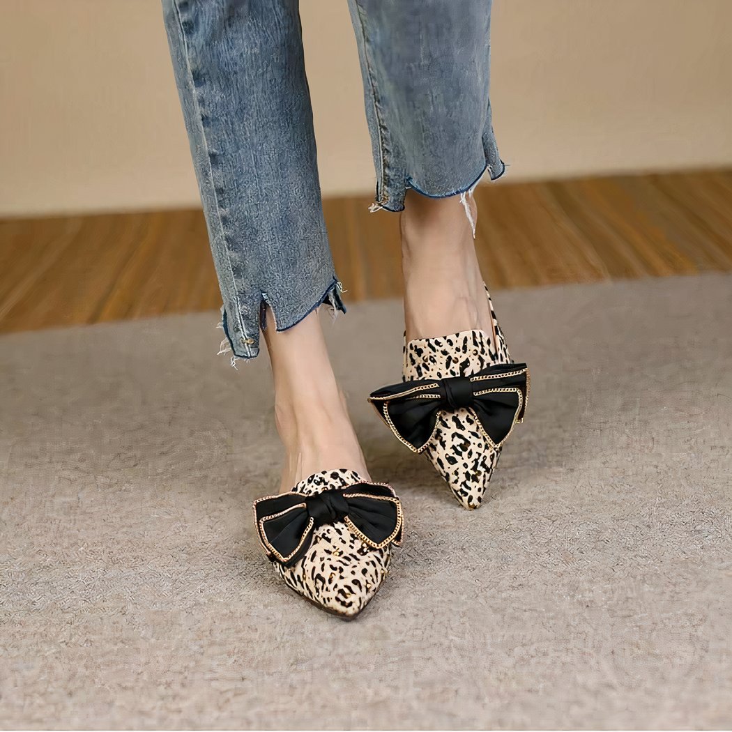 Pointed loafers with bow and leopard print