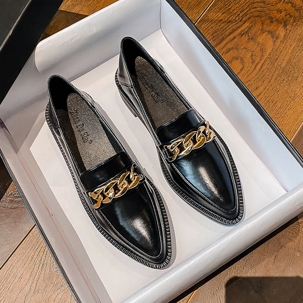 Pointed-toe faux patent leather loafers with chain