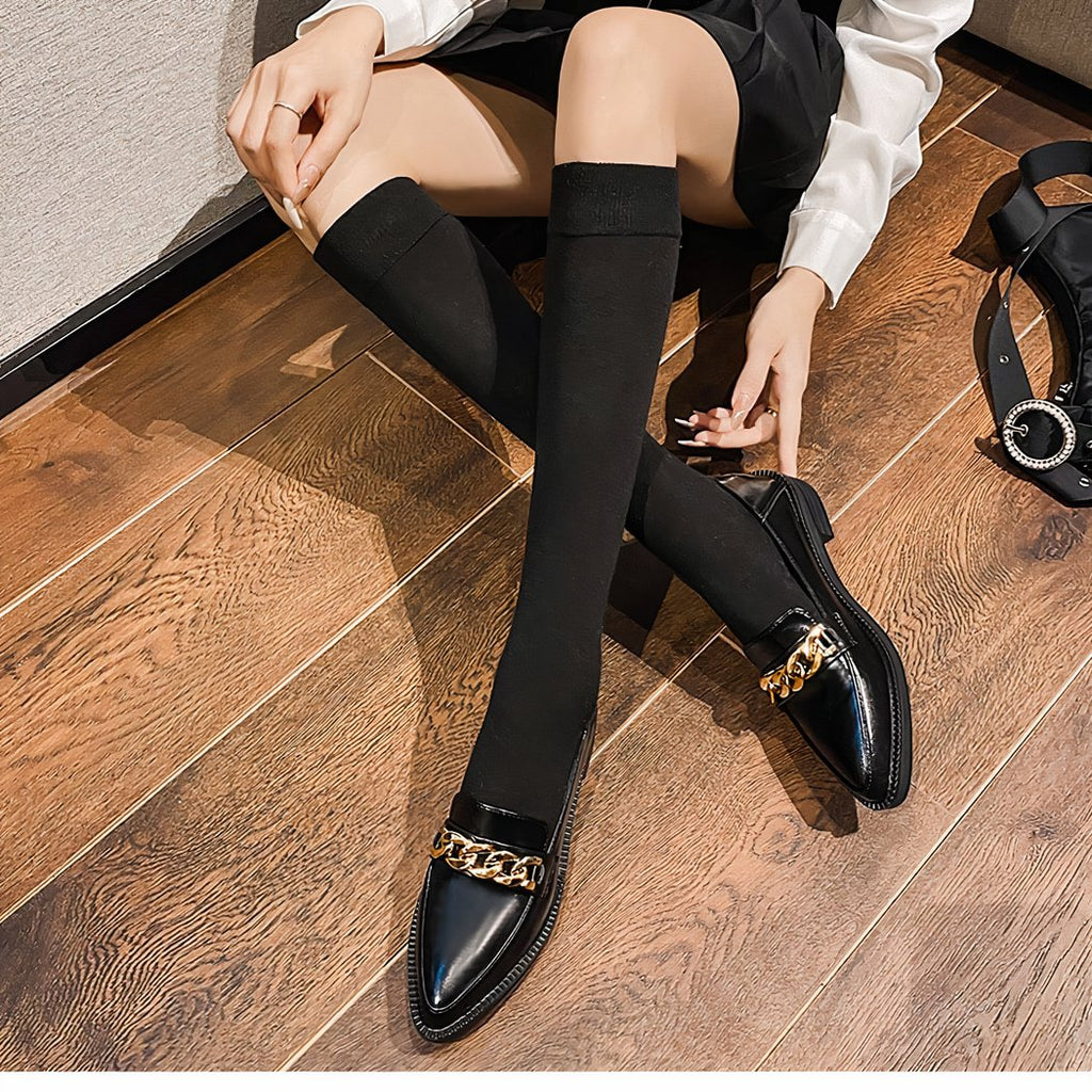 Pointed-toe faux patent leather loafers with chain