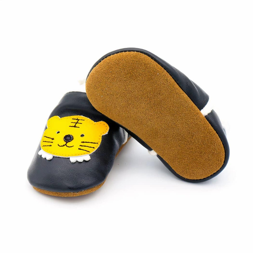 Soft animal-head leather moccasins for toddlers