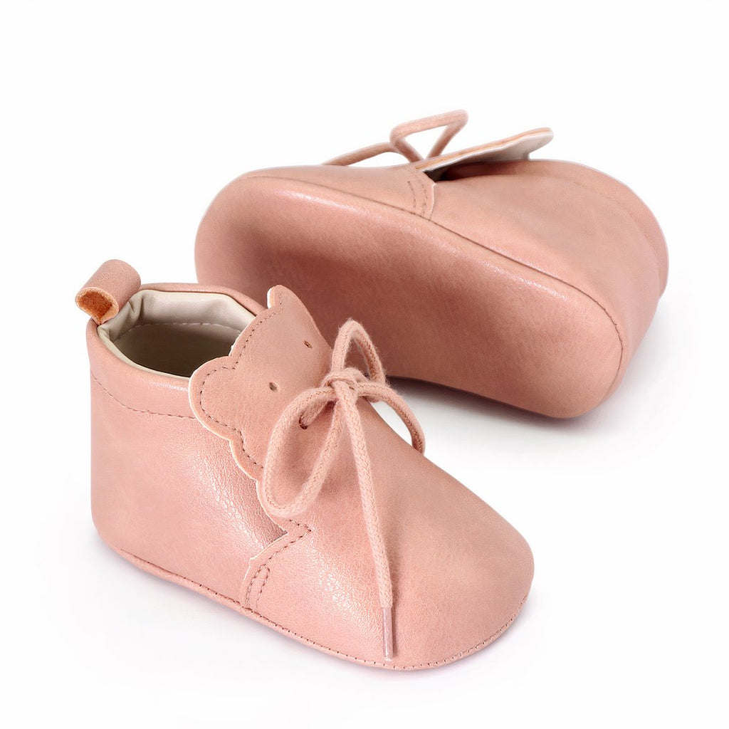 Soft baby moccasins with laces and teddy bear shape