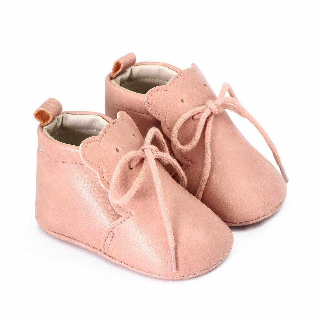 Soft baby moccasins with laces and teddy bear shape