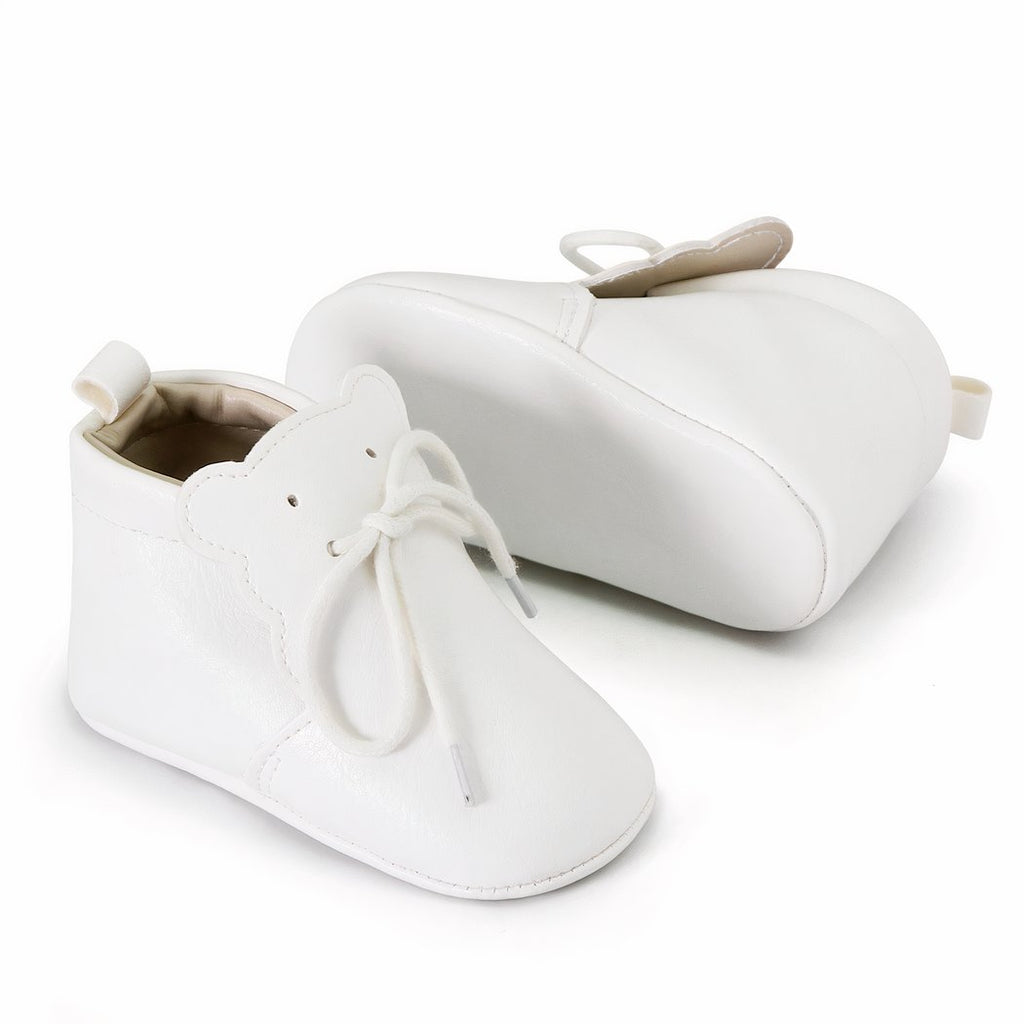 Soft baby moccasins with laces and teddy bear shape