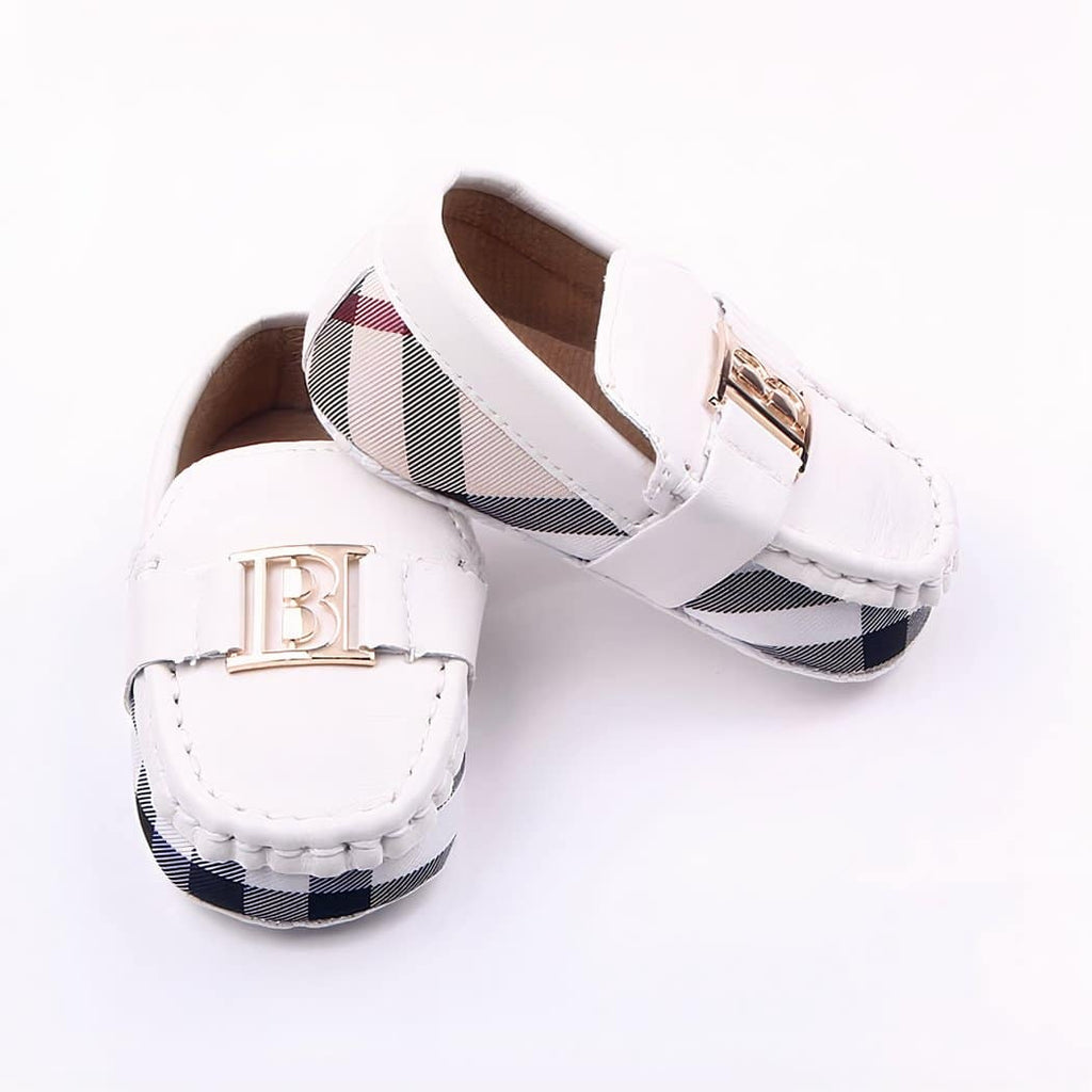 Soft moccasins with check and gold decoration for baby