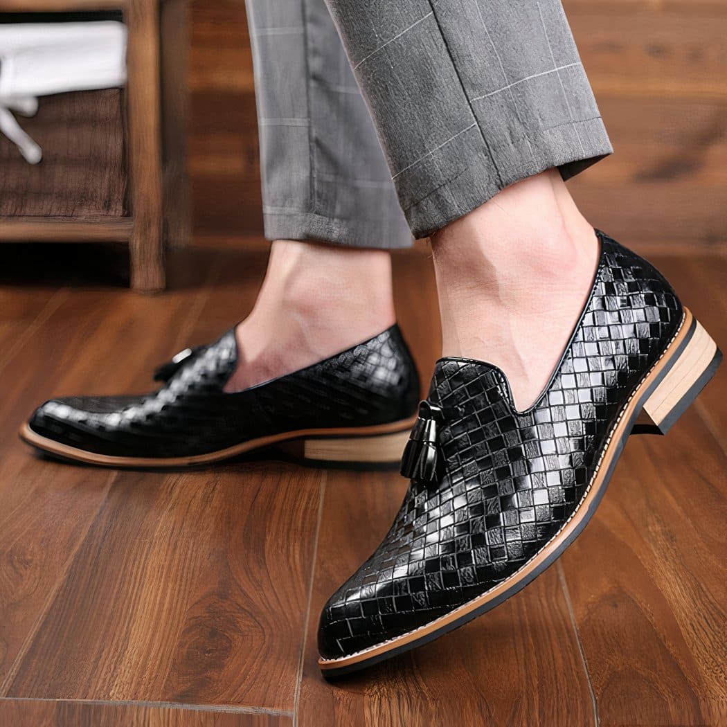 Tassel loafers in woven synthetic leather