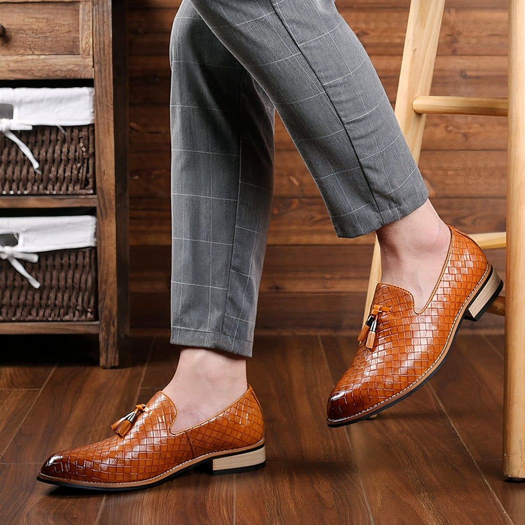 Tassel loafers in woven synthetic leather