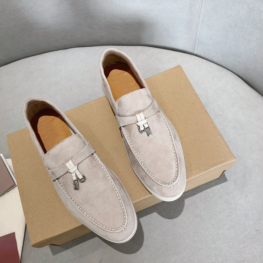 Tassel loafers with elegant details for men