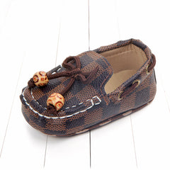 Trendy checkered baby moccasins with decorative beads, Brown