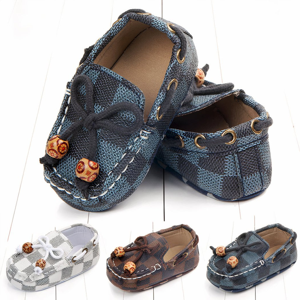 Trendy checkered baby moccasins with decorative beads