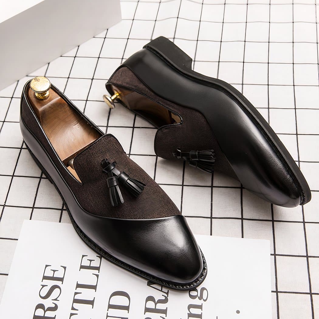 Two-material tassel loafers with contrasting effect