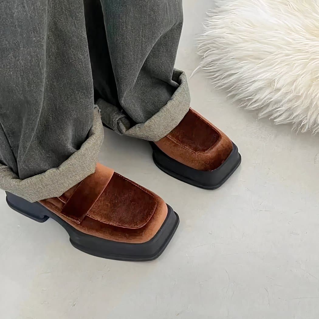 Velvet loafers with heel for women