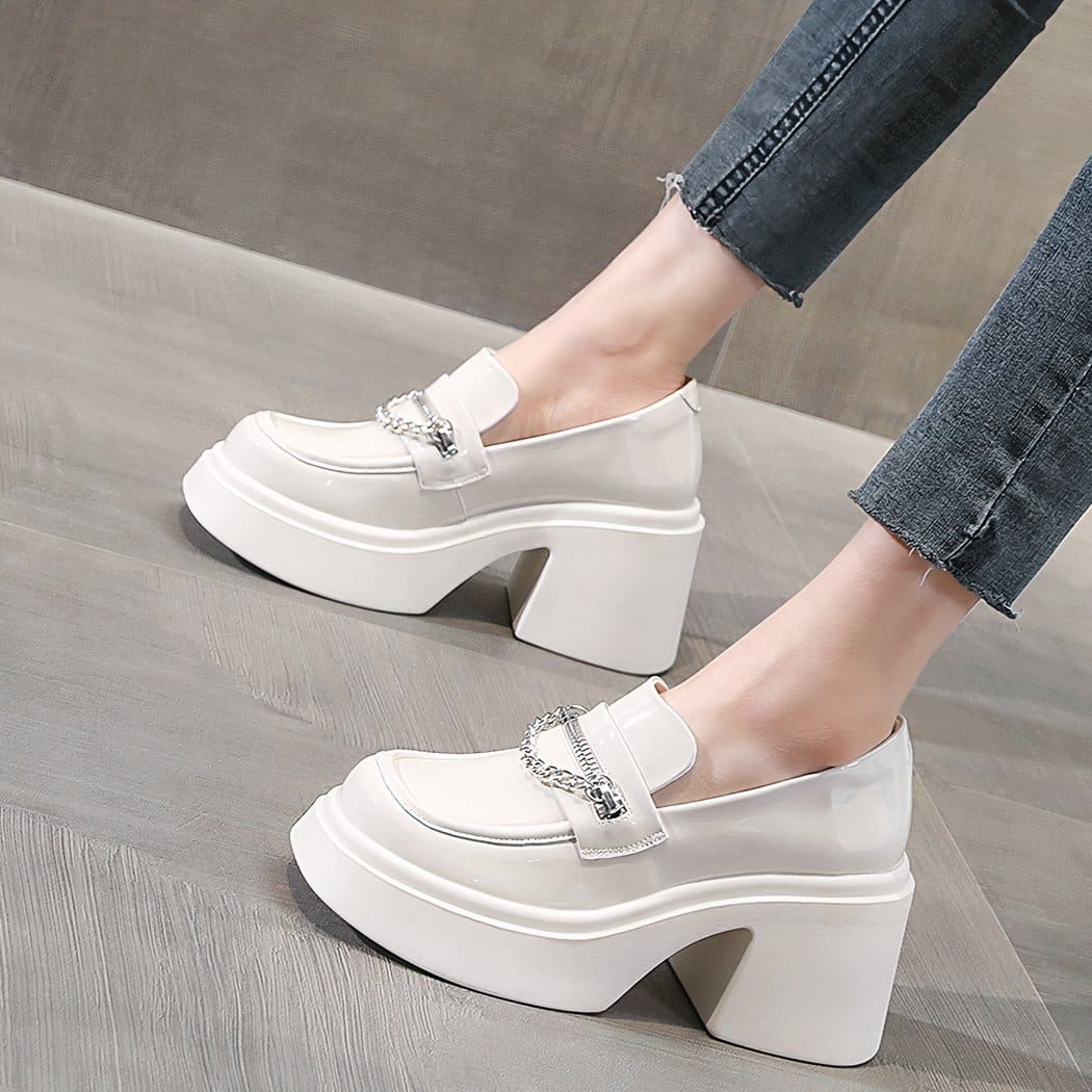 Women's leather 8cm heeled loafer