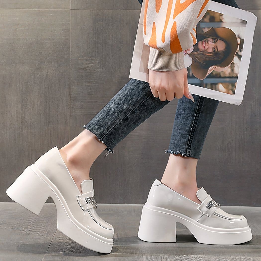 Women's leather 8cm heeled loafer