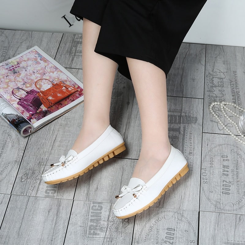 Women's loafers in faux leather with thick soles
