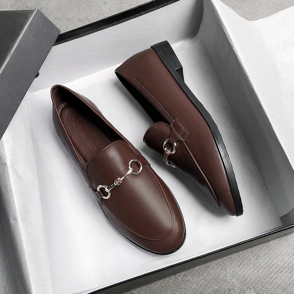 Women's loafers in imitation leather with gold details